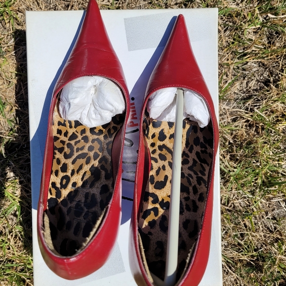 Wild Pair Red Heels with Pointed Toe - Picture 4 of 6